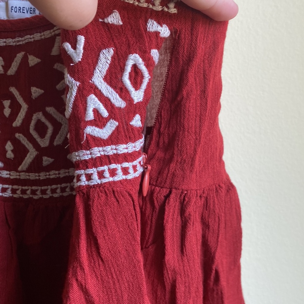 FOREVER 21 • Red Embroidered Sleeveless Blouse - Picture 5 of 6